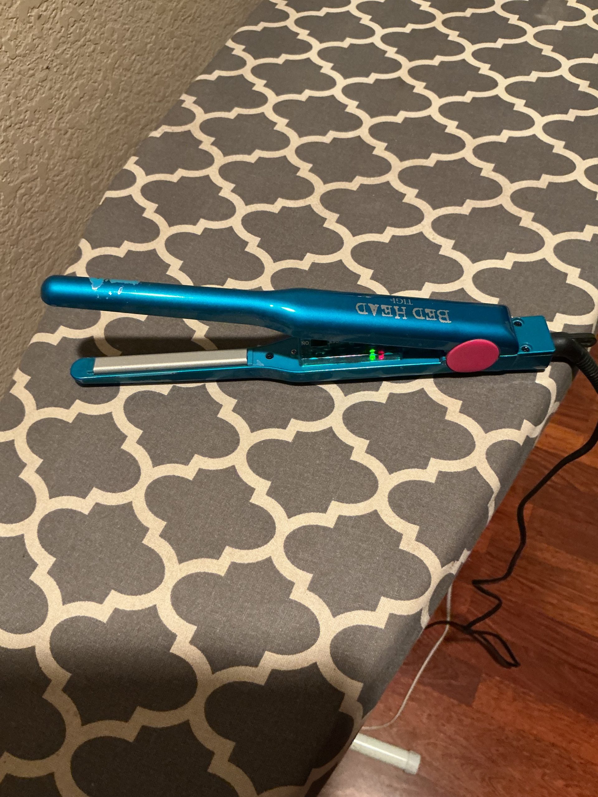 Bed Head Blue Hair Straightener (Flat Iron- Pre Loved) 1/2 in - Image 7