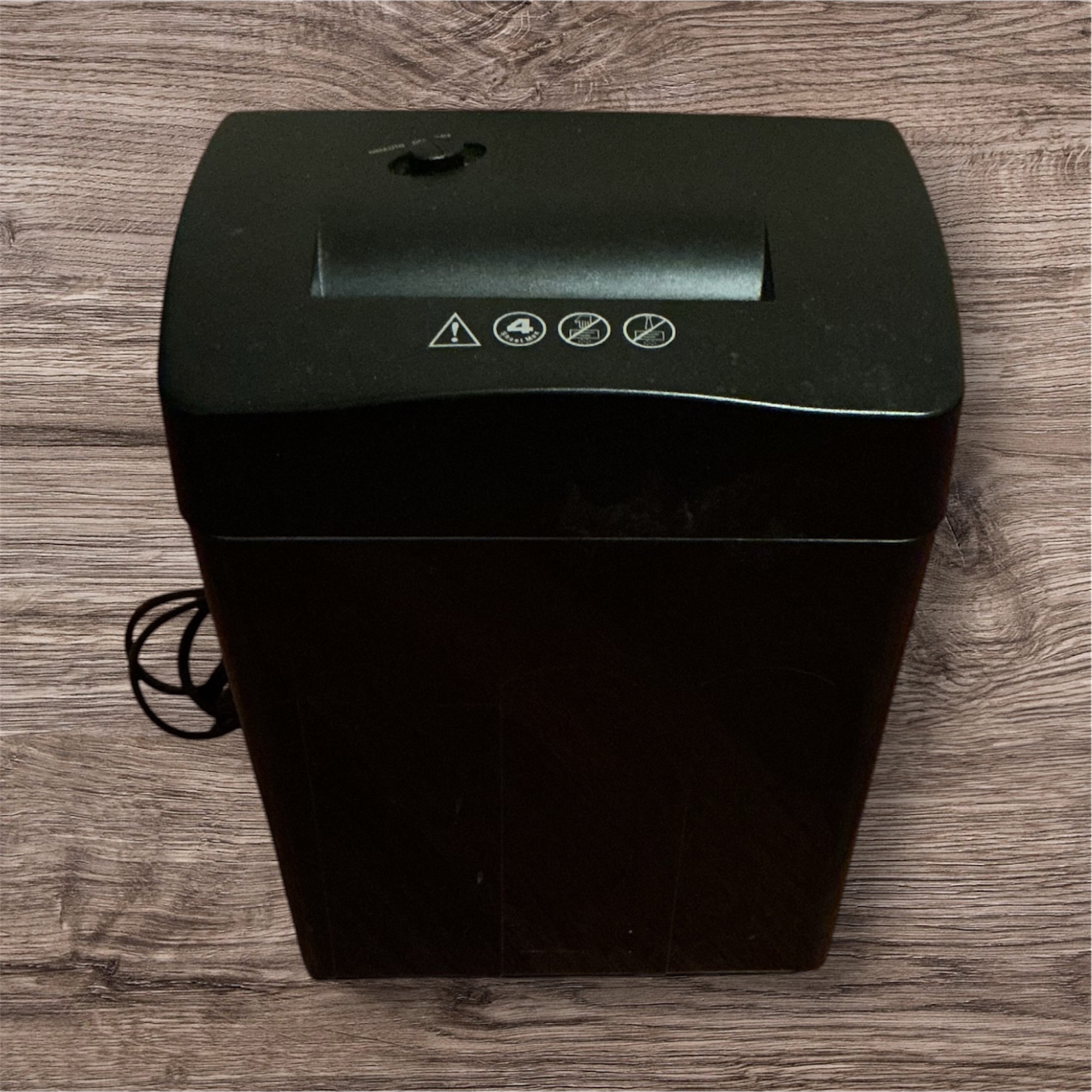 Compact 6 sheet Personal Paper Shredder (Pre-Loved)