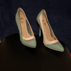 Queen Chateau Teal & White Pointed Toe stiletto heels