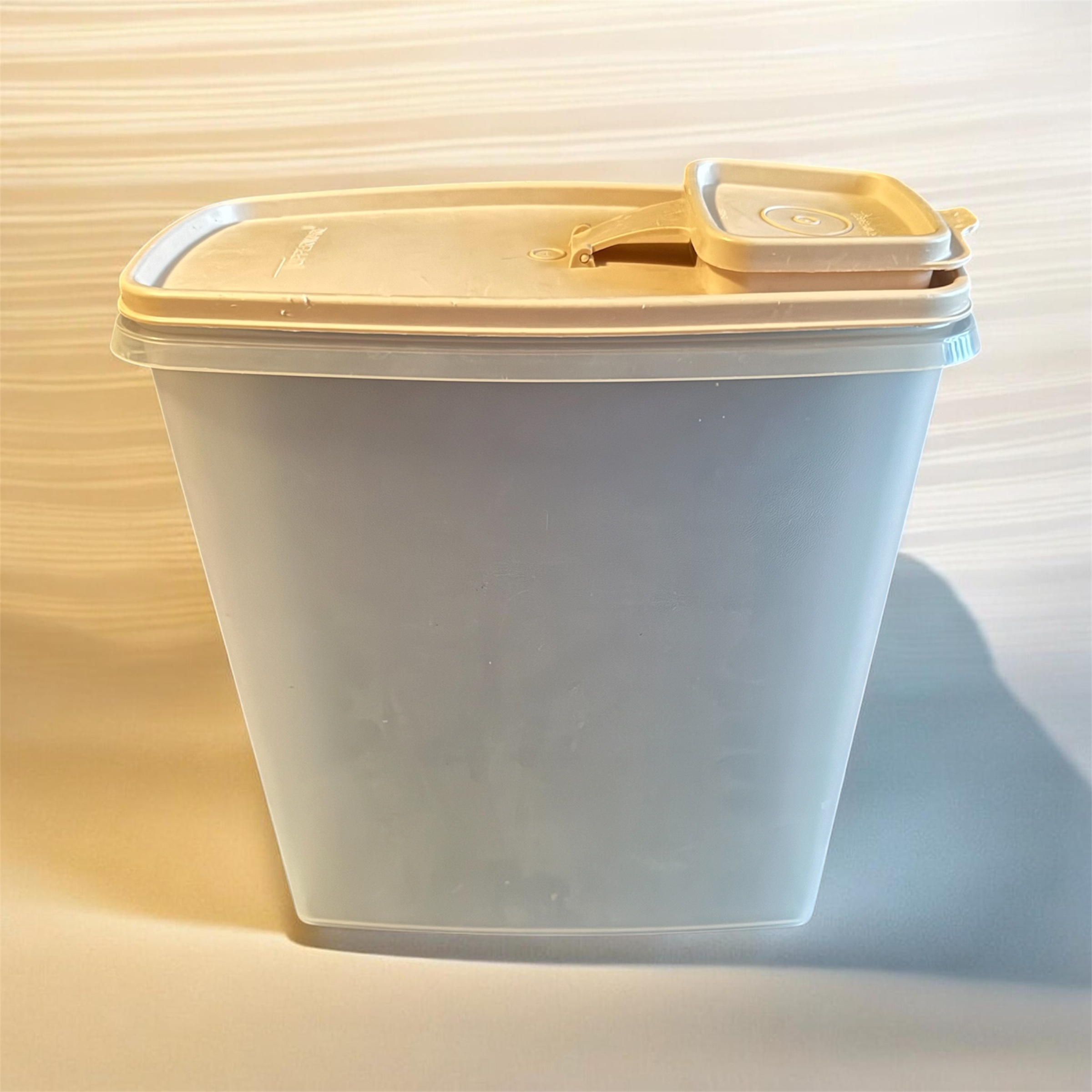 Vintage Tupperware Cereal Container w/Beige Lid (Pre-Loved)